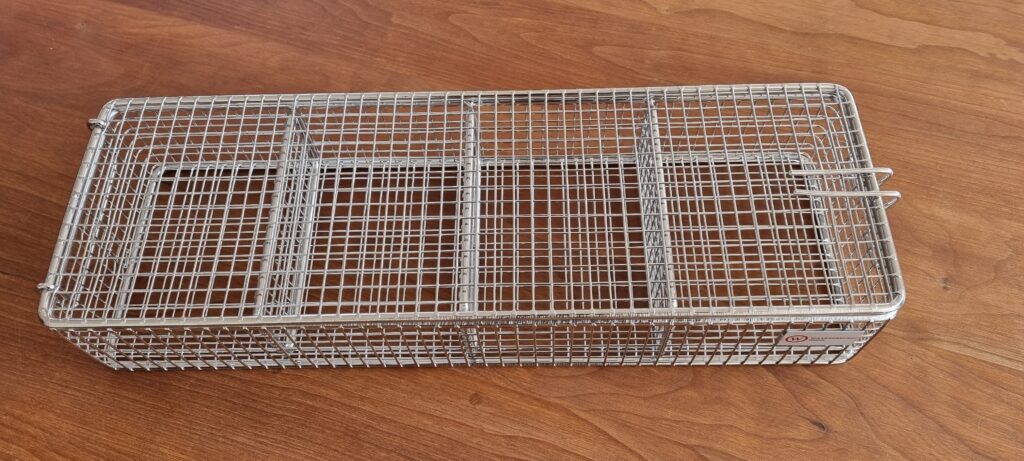 A411 Fine mesh basket with 4 compartments and cover